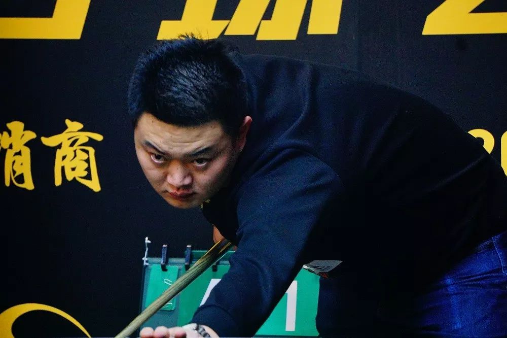 这球漂亮！海港19岁新星一条龙单挑防线，左晃右扣打穿西海岸4人包夹.